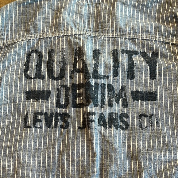 Levi’s Shirt - Picture 5 of 5